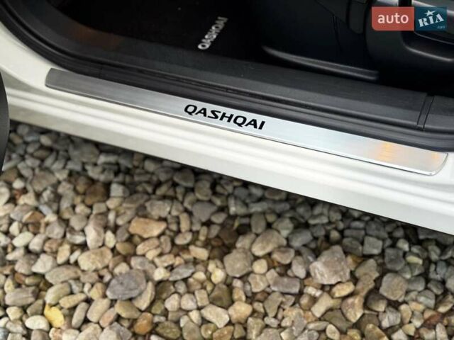 Белый Ниссан Кашкай, объемом двигателя 1.6 л и пробегом 174 тыс. км за 12999 $, фото 103 на Automoto.ua