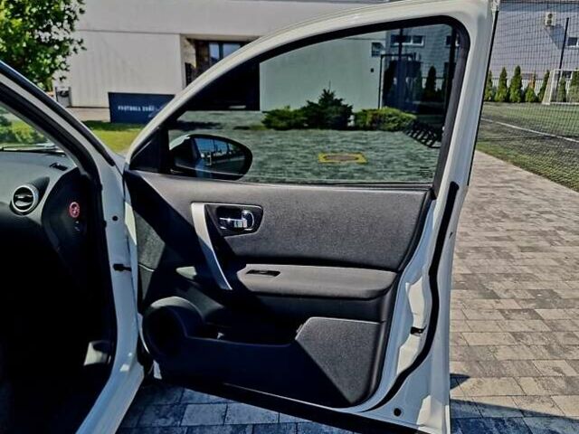 Белый Ниссан Кашкай, объемом двигателя 2 л и пробегом 162 тыс. км за 11899 $, фото 103 на Automoto.ua