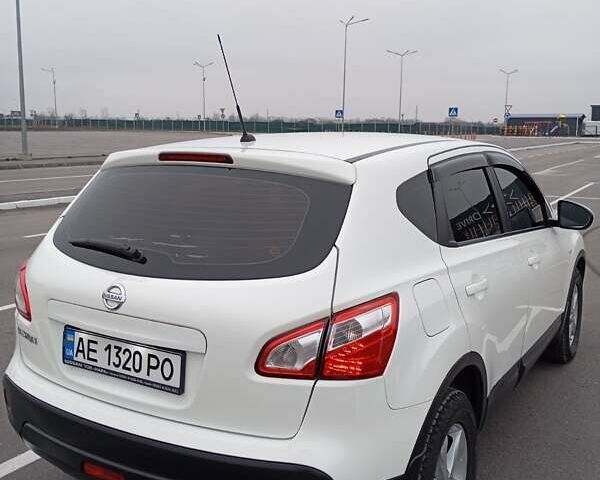 Белый Ниссан Кашкай, объемом двигателя 1.6 л и пробегом 114 тыс. км за 10700 $, фото 6 на Automoto.ua