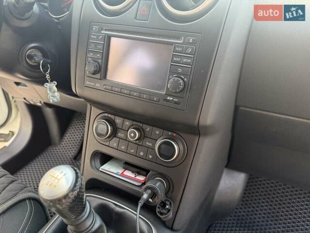 Білий Ніссан Кашкай, об'ємом двигуна 1.46 л та пробігом 237 тис. км за 11111 $, фото 28 на Automoto.ua