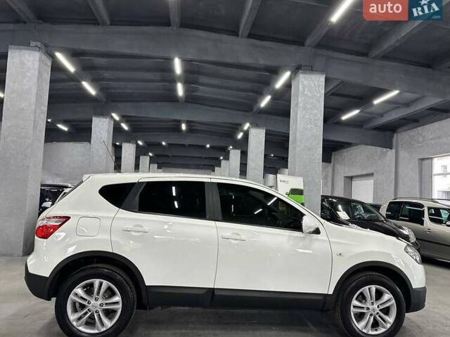 Белый Ниссан Кашкай, объемом двигателя 1.6 л и пробегом 160 тыс. км за 11799 $, фото 7 на Automoto.ua