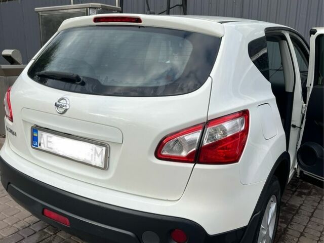 Белый Ниссан Кашкай, объемом двигателя 2 л и пробегом 190 тыс. км за 10000 $, фото 1 на Automoto.ua