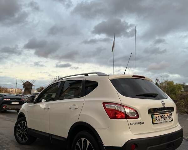 Белый Ниссан Кашкай, объемом двигателя 2 л и пробегом 159 тыс. км за 11200 $, фото 9 на Automoto.ua