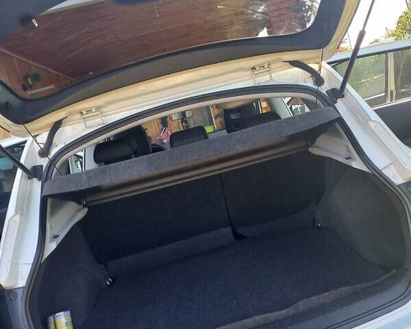 Белый Ниссан Кашкай, объемом двигателя 2 л и пробегом 188 тыс. км за 11999 $, фото 2 на Automoto.ua