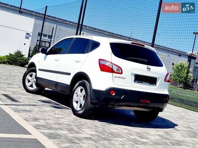 Белый Ниссан Кашкай, объемом двигателя 2 л и пробегом 162 тыс. км за 11899 $, фото 118 на Automoto.ua