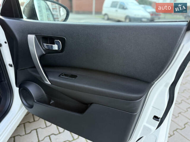 Белый Ниссан Кашкай, объемом двигателя 1.5 л и пробегом 219 тыс. км за 10899 $, фото 47 на Automoto.ua