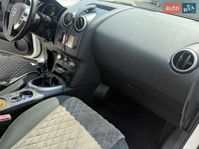 Білий Ніссан Кашкай, об'ємом двигуна 1.46 л та пробігом 237 тис. км за 11111 $, фото 27 на Automoto.ua