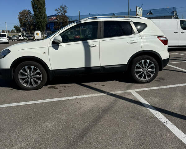 Білий Ніссан Кашкай, об'ємом двигуна 2 л та пробігом 202 тис. км за 11500 $, фото 5 на Automoto.ua