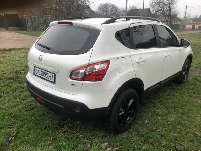 Белый Ниссан Кашкай, объемом двигателя 2 л и пробегом 220 тыс. км за 11000 $, фото 5 на Automoto.ua