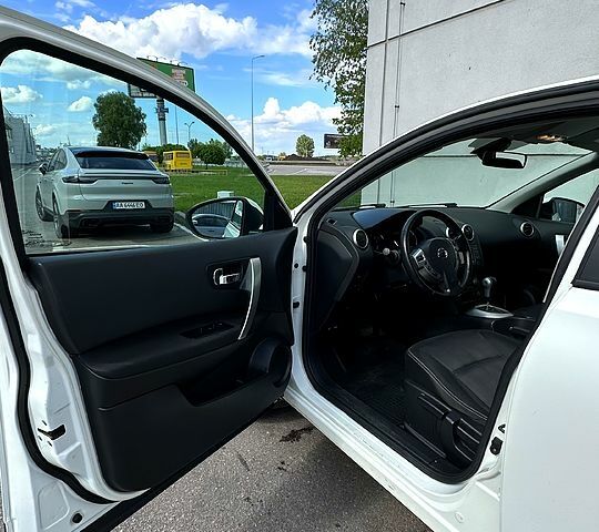Белый Ниссан Кашкай, объемом двигателя 2 л и пробегом 127 тыс. км за 12500 $, фото 3 на Automoto.ua