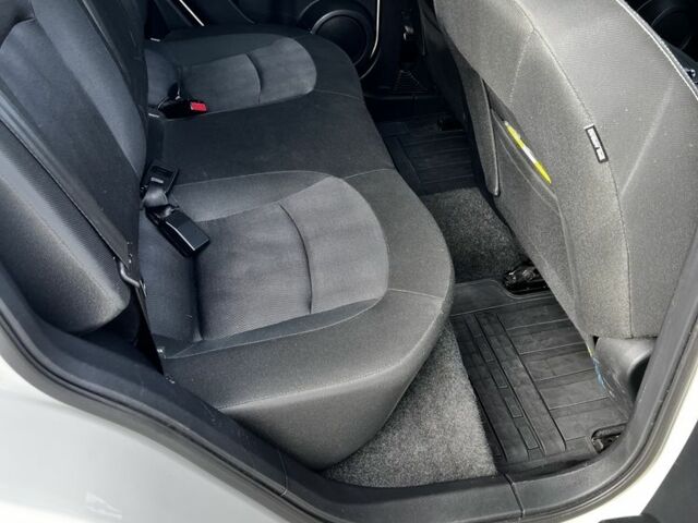 Белый Ниссан Кашкай, объемом двигателя 1.5 л и пробегом 227 тыс. км за 11600 $, фото 14 на Automoto.ua