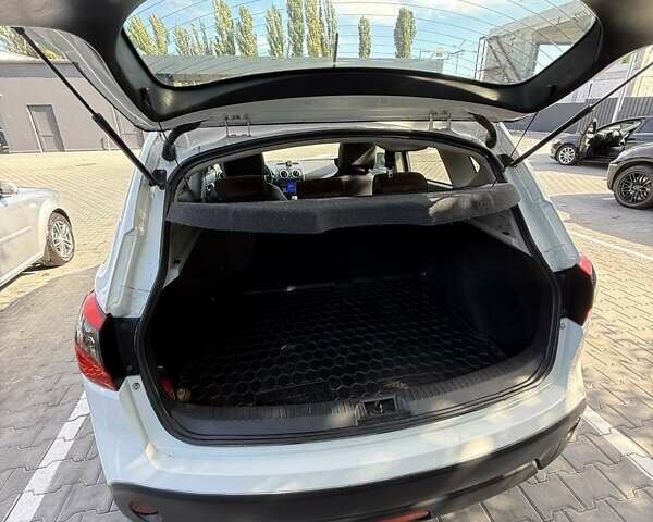 Белый Ниссан Кашкай, объемом двигателя 2 л и пробегом 178 тыс. км за 11300 $, фото 12 на Automoto.ua