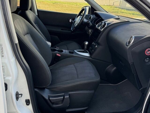 Білий Ніссан Кашкай, об'ємом двигуна 1.6 л та пробігом 135 тис. км за 10000 $, фото 4 на Automoto.ua