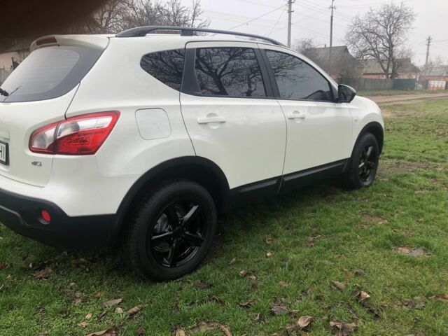 Белый Ниссан Кашкай, объемом двигателя 2 л и пробегом 220 тыс. км за 11000 $, фото 4 на Automoto.ua