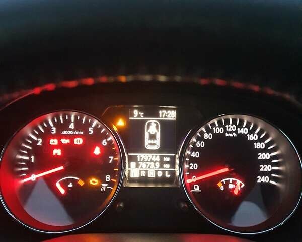 Белый Ниссан Кашкай, объемом двигателя 1.6 л и пробегом 180 тыс. км за 11000 $, фото 6 на Automoto.ua