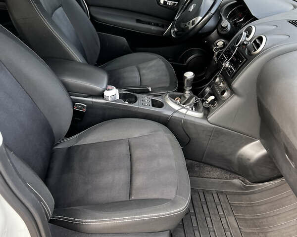 Белый Ниссан Кашкай, объемом двигателя 1.5 л и пробегом 229 тыс. км за 11600 $, фото 11 на Automoto.ua