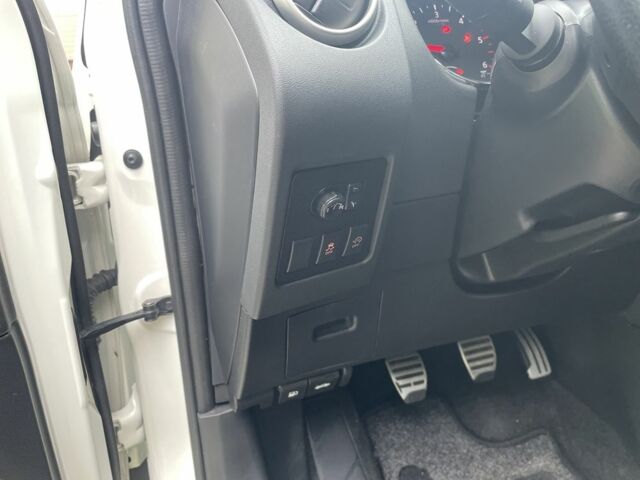 Білий Ніссан Кашкай, об'ємом двигуна 1.6 л та пробігом 253 тис. км за 12950 $, фото 9 на Automoto.ua