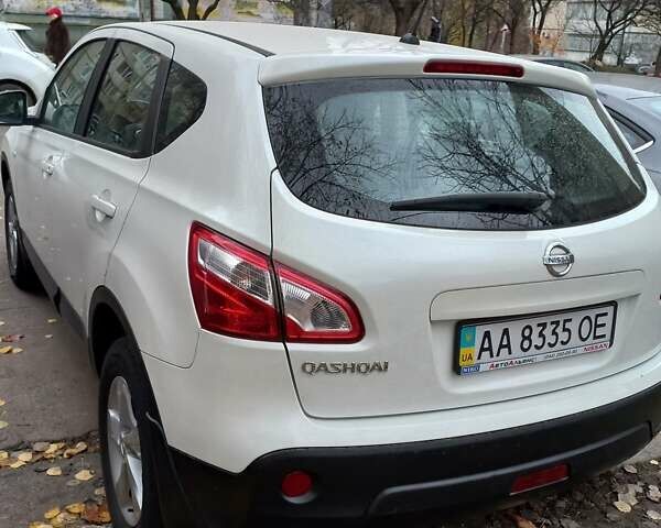 Белый Ниссан Кашкай, объемом двигателя 1.6 л и пробегом 87 тыс. км за 12500 $, фото 7 на Automoto.ua