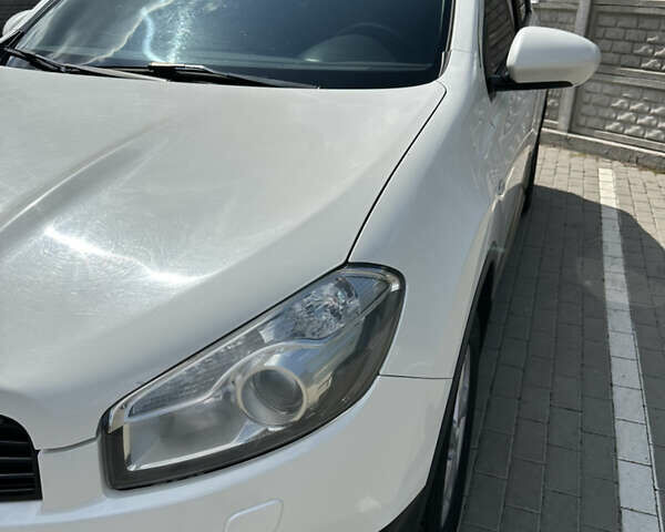 Белый Ниссан Кашкай, объемом двигателя 2 л и пробегом 153 тыс. км за 12500 $, фото 2 на Automoto.ua