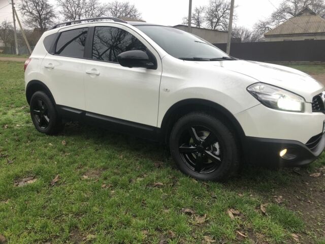 Белый Ниссан Кашкай, объемом двигателя 2 л и пробегом 220 тыс. км за 11000 $, фото 2 на Automoto.ua