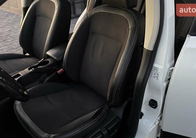 Белый Ниссан Кашкай, объемом двигателя 1.6 л и пробегом 231 тыс. км за 12399 $, фото 12 на Automoto.ua