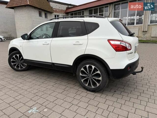 Білий Ніссан Кашкай, об'ємом двигуна 1.6 л та пробігом 233 тис. км за 11700 $, фото 3 на Automoto.ua