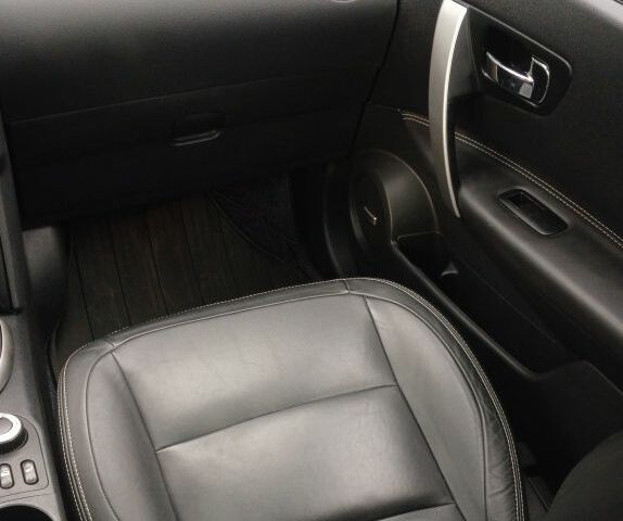 Белый Ниссан Кашкай, объемом двигателя 1.6 л и пробегом 214 тыс. км за 11800 $, фото 16 на Automoto.ua