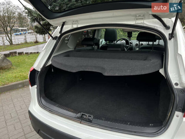 Белый Ниссан Кашкай, объемом двигателя 1.6 л и пробегом 182 тыс. км за 11399 $, фото 41 на Automoto.ua