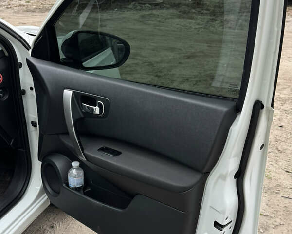 Білий Ніссан Кашкай, об'ємом двигуна 1.6 л та пробігом 175 тис. км за 11000 $, фото 13 на Automoto.ua