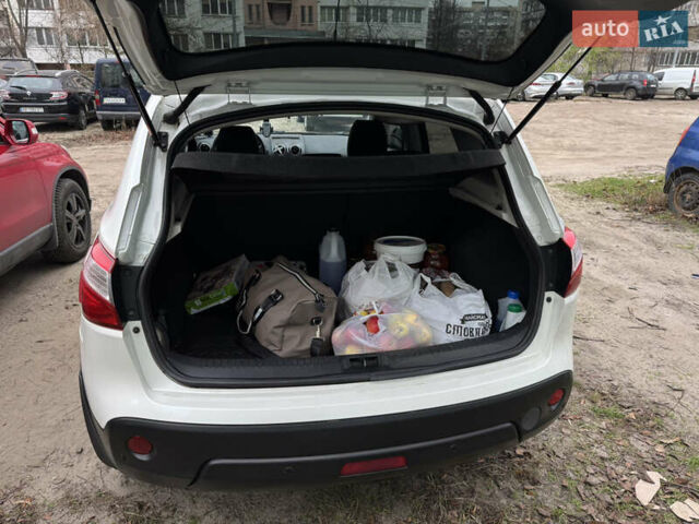 Білий Ніссан Кашкай, об'ємом двигуна 1.6 л та пробігом 175 тис. км за 11000 $, фото 24 на Automoto.ua