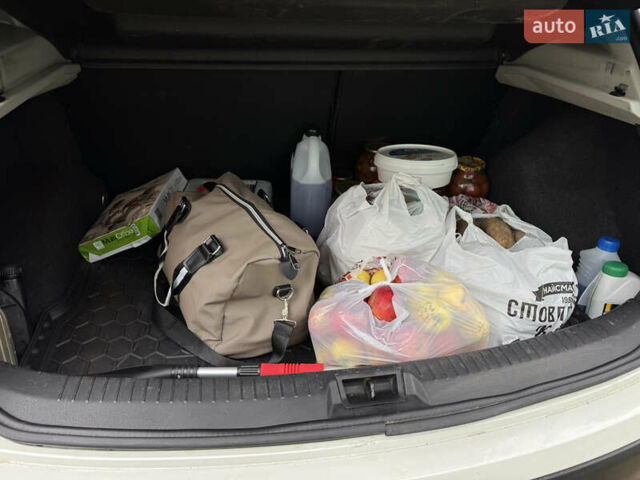 Білий Ніссан Кашкай, об'ємом двигуна 1.6 л та пробігом 175 тис. км за 11000 $, фото 23 на Automoto.ua