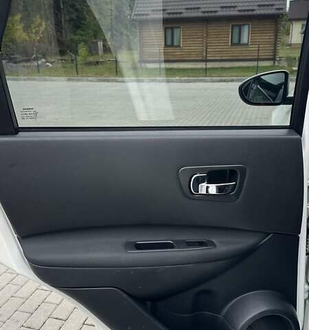 Белый Ниссан Кашкай, объемом двигателя 1.5 л и пробегом 229 тыс. км за 10850 $, фото 49 на Automoto.ua