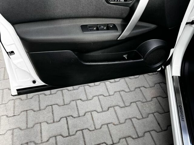 Белый Ниссан Кашкай, объемом двигателя 1.5 л и пробегом 227 тыс. км за 11600 $, фото 12 на Automoto.ua