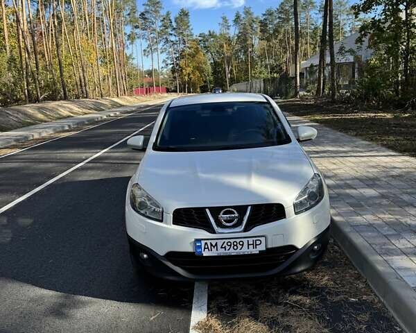 Белый Ниссан Кашкай, объемом двигателя 1.6 л и пробегом 149 тыс. км за 12500 $, фото 2 на Automoto.ua