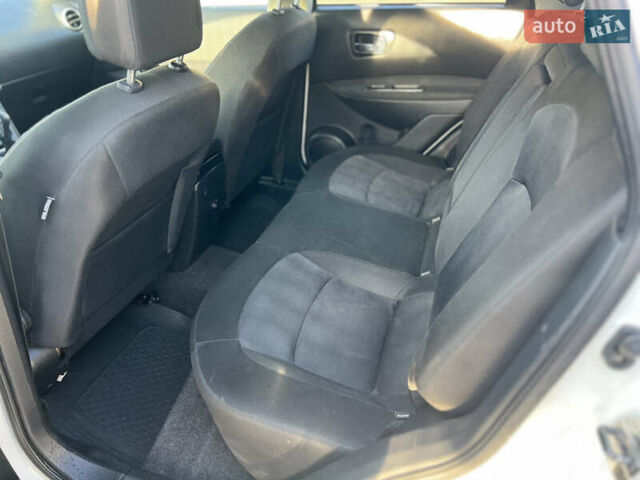 Белый Ниссан Кашкай, объемом двигателя 1.6 л и пробегом 167 тыс. км за 10000 $, фото 14 на Automoto.ua