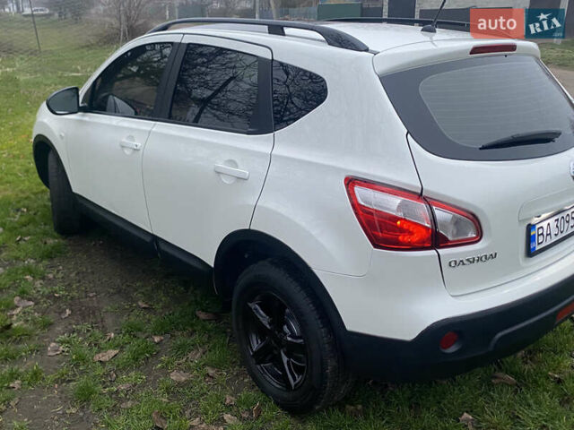 Белый Ниссан Кашкай, объемом двигателя 2 л и пробегом 220 тыс. км за 11000 $, фото 5 на Automoto.ua