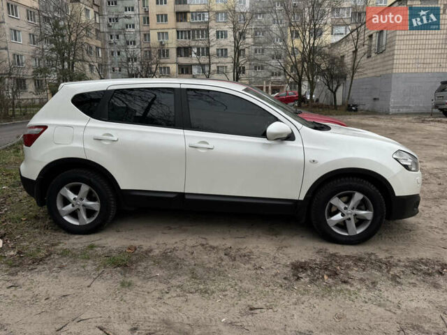 Білий Ніссан Кашкай, об'ємом двигуна 1.6 л та пробігом 175 тис. км за 11000 $, фото 3 на Automoto.ua