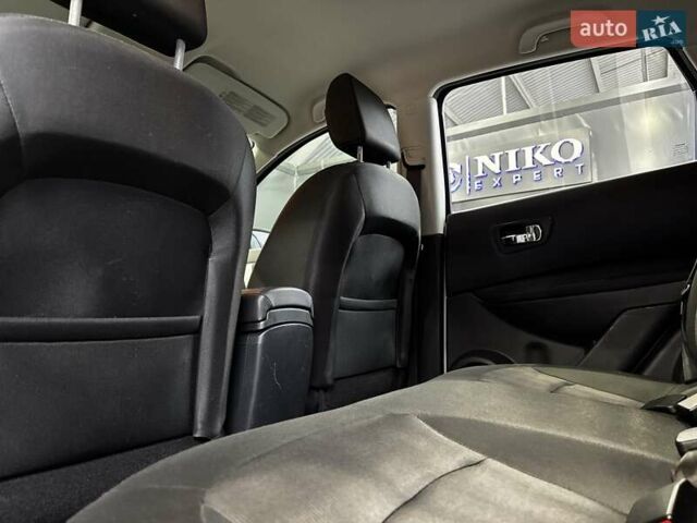 Білий Ніссан Кашкай, об'ємом двигуна 1.6 л та пробігом 141 тис. км за 10000 $, фото 31 на Automoto.ua