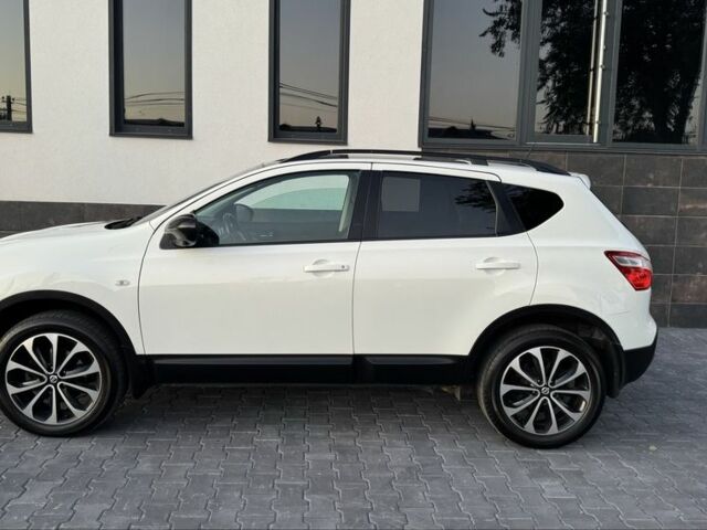 Белый Ниссан Кашкай, объемом двигателя 1.6 л и пробегом 231 тыс. км за 12399 $, фото 3 на Automoto.ua