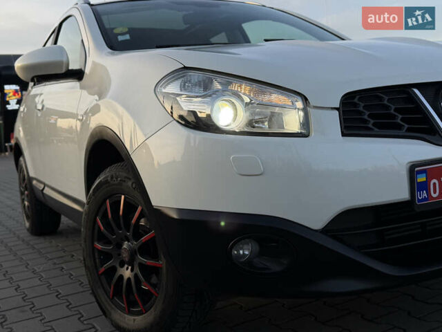Белый Ниссан Кашкай, объемом двигателя 1.5 л и пробегом 220 тыс. км за 13500 $, фото 3 на Automoto.ua
