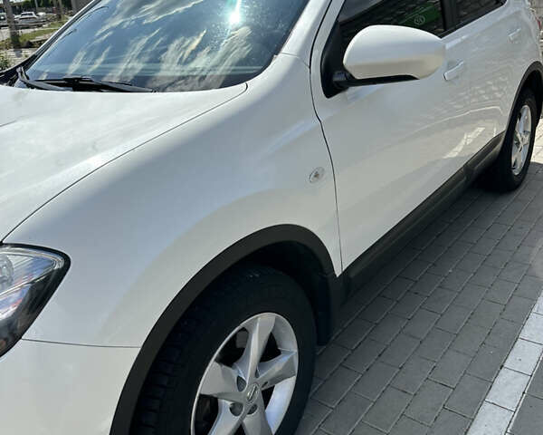 Белый Ниссан Кашкай, объемом двигателя 2 л и пробегом 153 тыс. км за 12500 $, фото 3 на Automoto.ua