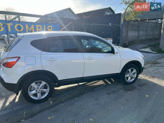 Белый Ниссан Кашкай, объемом двигателя 1.6 л и пробегом 167 тыс. км за 10000 $, фото 6 на Automoto.ua