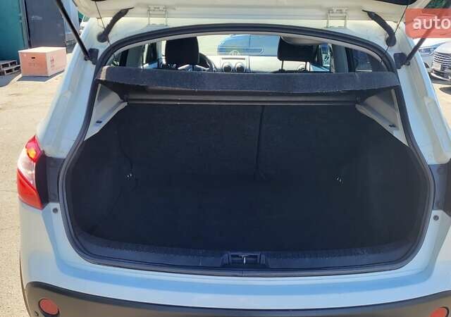 Білий Ніссан Кашкай, об'ємом двигуна 1.6 л та пробігом 295 тис. км за 10500 $, фото 20 на Automoto.ua