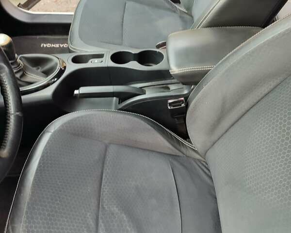 Белый Ниссан Кашкай, объемом двигателя 1.6 л и пробегом 200 тыс. км за 11300 $, фото 1 на Automoto.ua