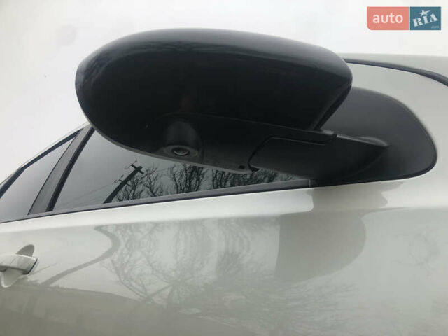 Белый Ниссан Кашкай, объемом двигателя 2 л и пробегом 220 тыс. км за 11000 $, фото 12 на Automoto.ua