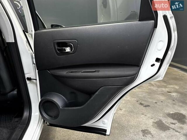 Білий Ніссан Кашкай, об'ємом двигуна 1.6 л та пробігом 141 тис. км за 10000 $, фото 35 на Automoto.ua