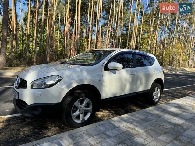 Белый Ниссан Кашкай, объемом двигателя 1.6 л и пробегом 149 тыс. км за 12500 $, фото 5 на Automoto.ua