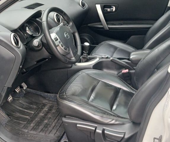 Белый Ниссан Кашкай, объемом двигателя 1.6 л и пробегом 214 тыс. км за 11800 $, фото 10 на Automoto.ua