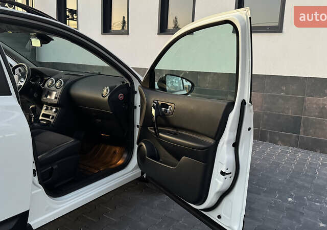 Белый Ниссан Кашкай, объемом двигателя 1.6 л и пробегом 231 тыс. км за 12399 $, фото 16 на Automoto.ua