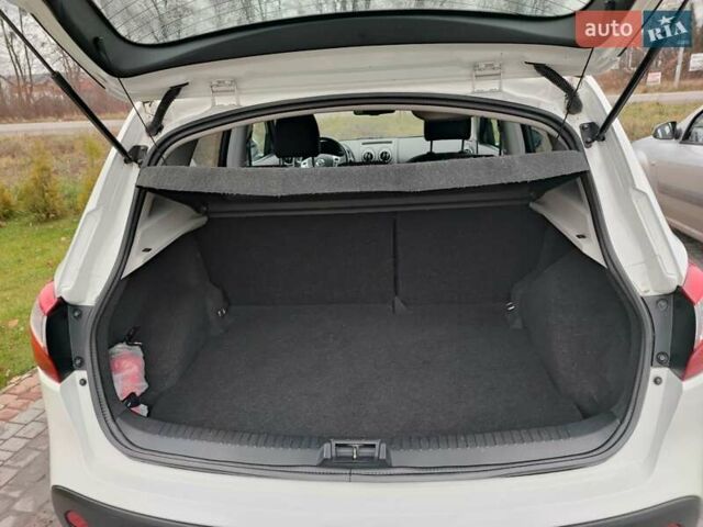 Білий Ніссан Кашкай, об'ємом двигуна 2 л та пробігом 128 тис. км за 11800 $, фото 36 на Automoto.ua